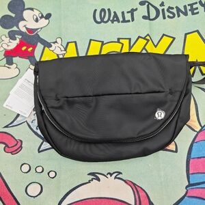 Lululemon silver All Night Festival Bag 5L